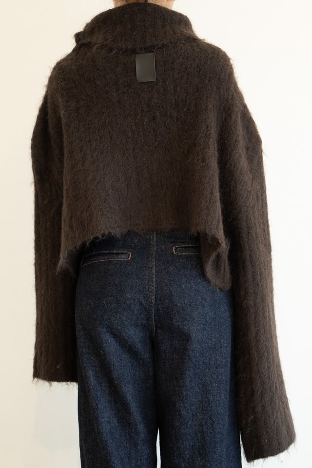 Shaggy asymmetry high neck CHOCOLATE LIVINGTONE OFFICIAL WEB STORE
