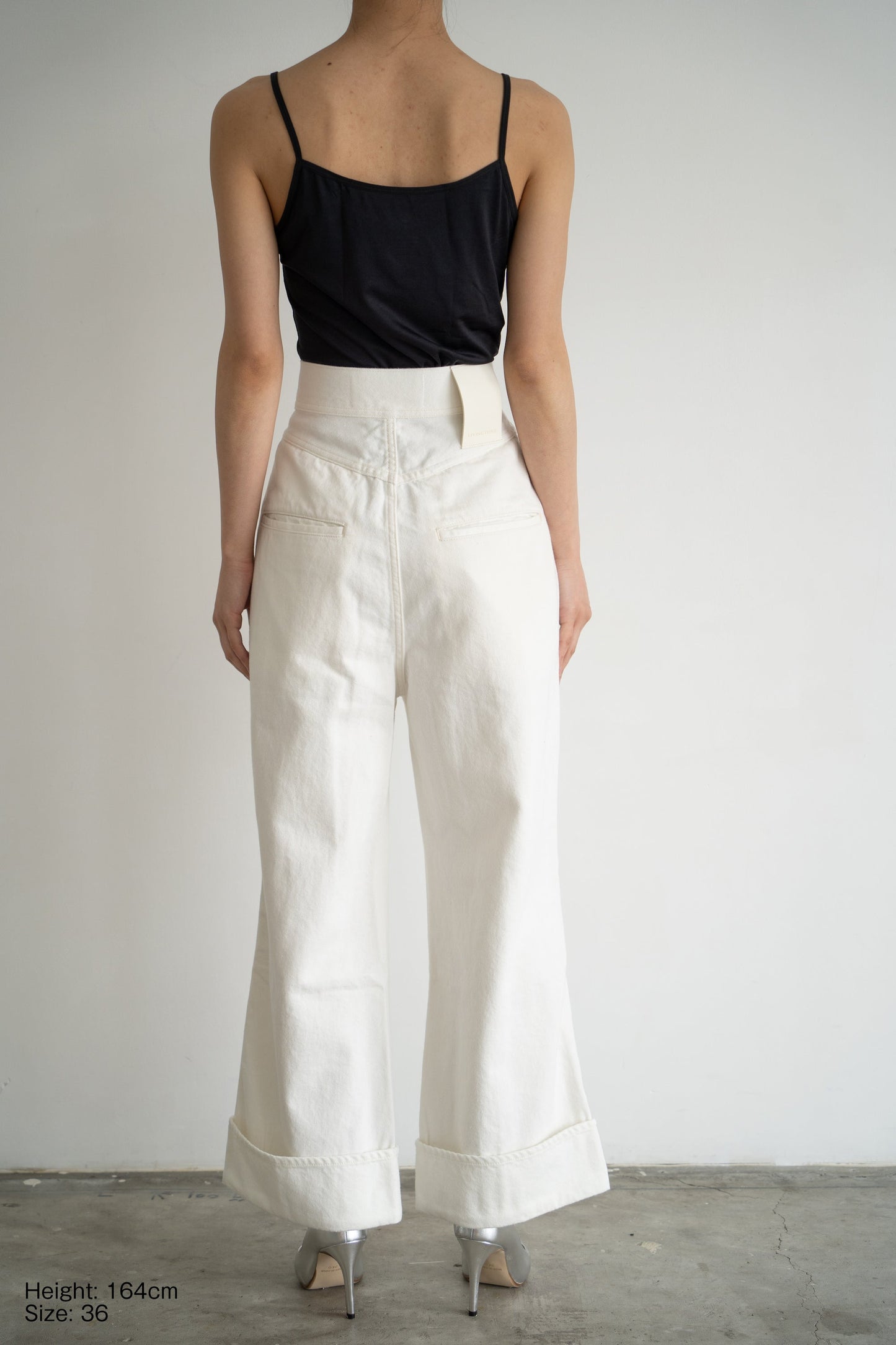 BLEK3 WHITE LIVINGTONE OFFICIAL WEB STORE