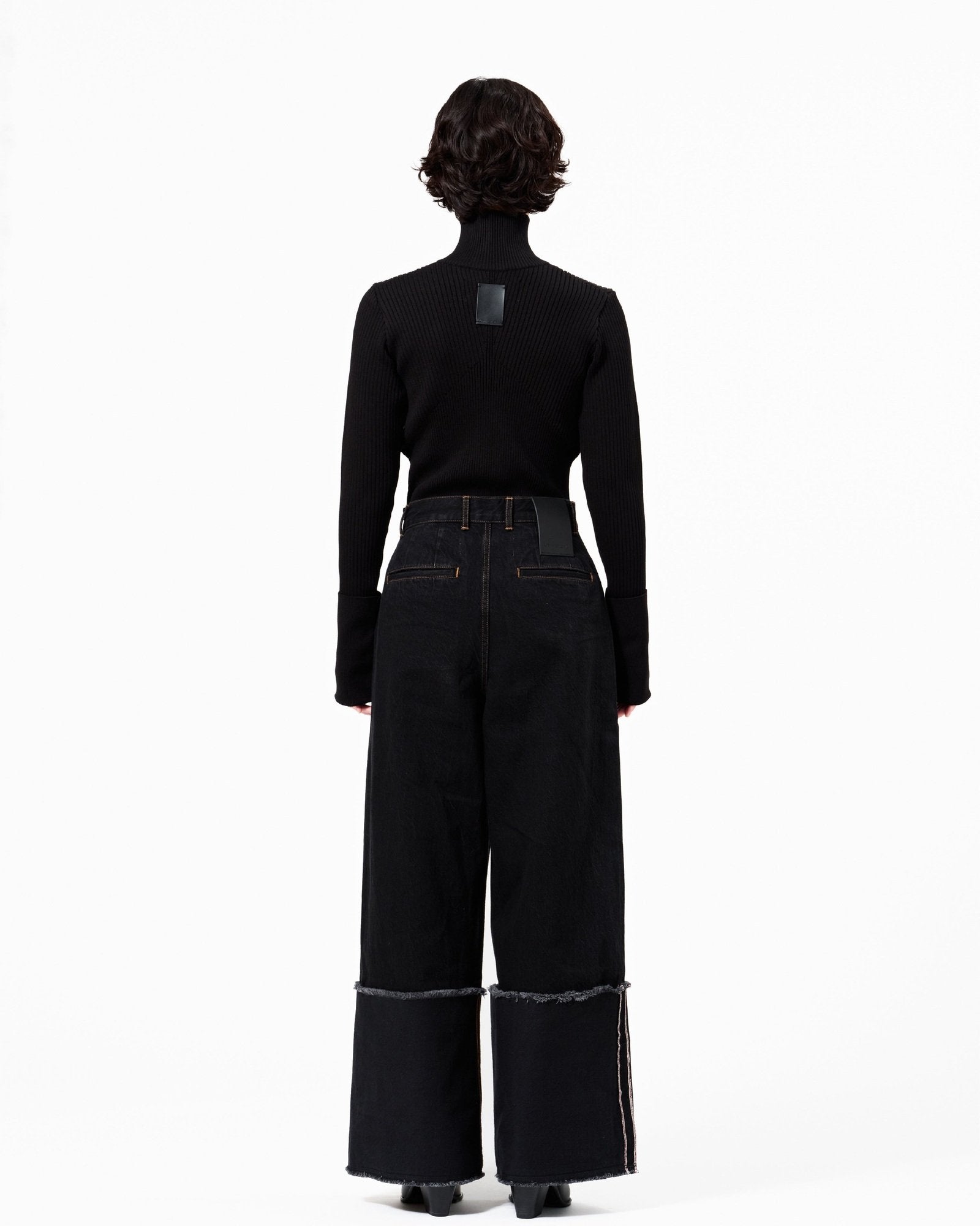 DOLK (BLACK) – LIVINGTONE OFFICIAL WEB STORE