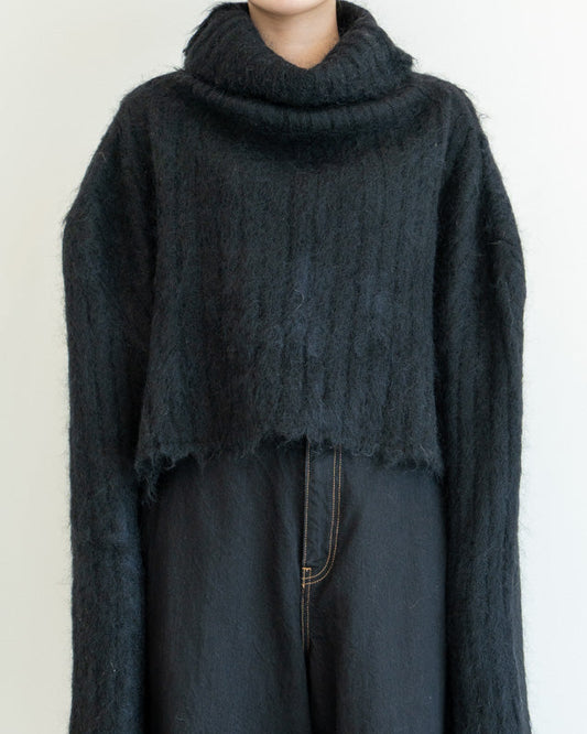 Shaggy asymmetry high neck BLACK LIVINGTONE OFFICIAL WEB STORE