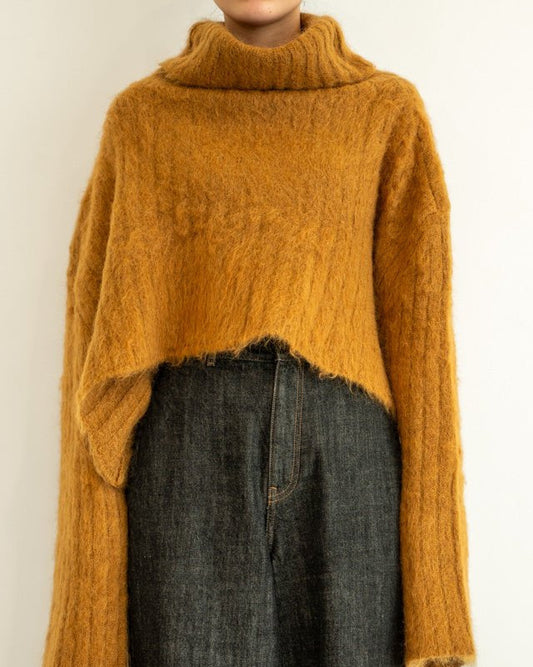 Shaggy asymmetry high neck CAMEL LIVINGTONE OFFICIAL WEB STORE
