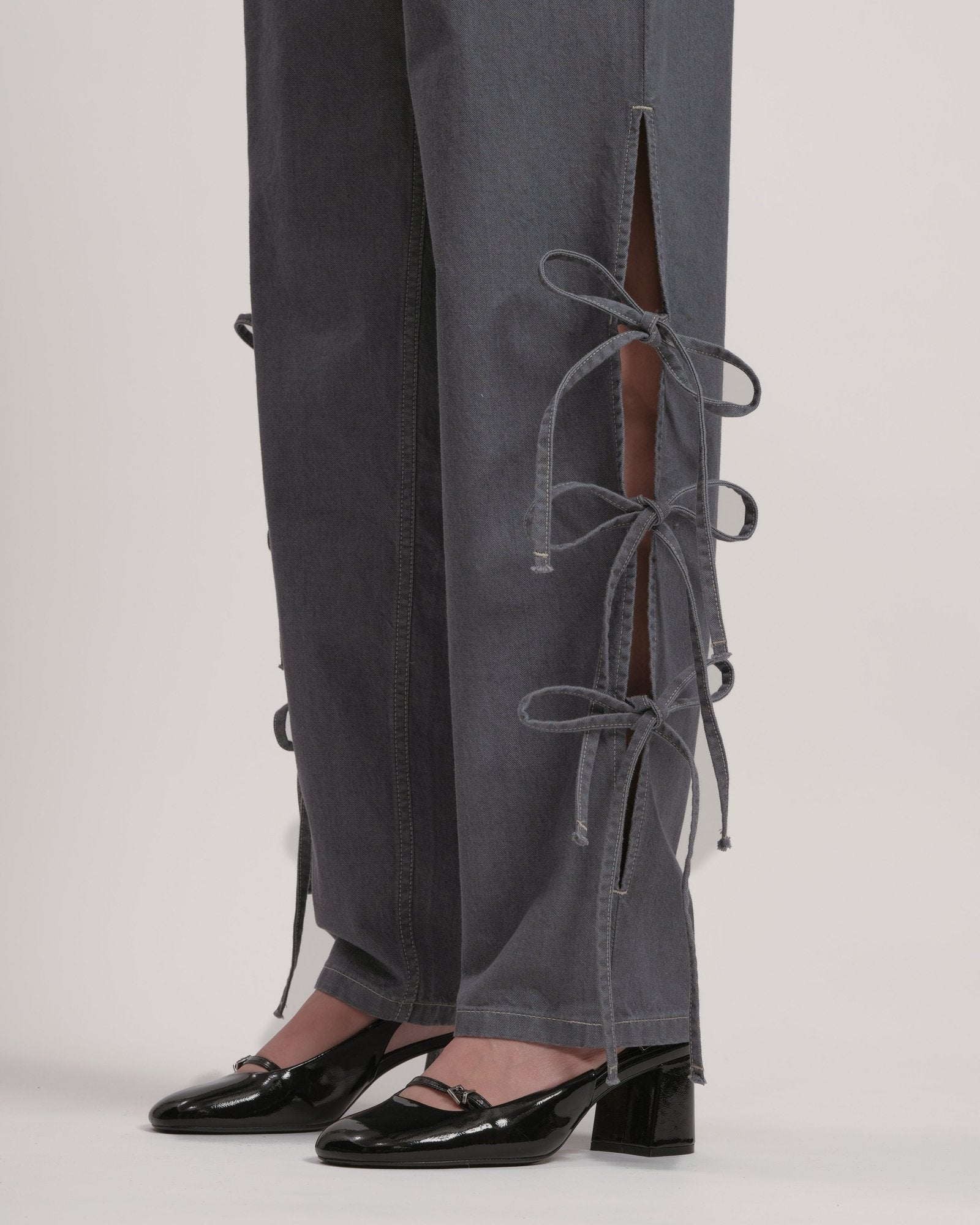 JAZ - Side slit with bow BLACK LIVINGTONE OFFICIAL WEB STORE